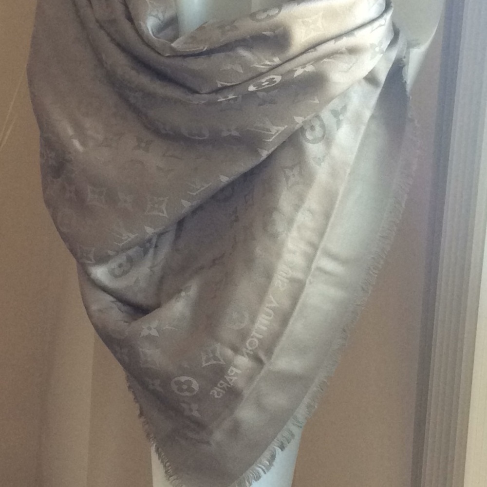Louis Vuitton shawl - Picture 3 of 10